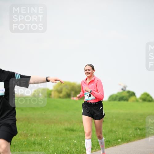 10.05.2026 - 8. Wedeler Halbmarathon Dr. Thomas Lammeyer http://msf.ph/oto/9713444 10.05.2026 12:14:08 Laufen  meine-sportfotos.de