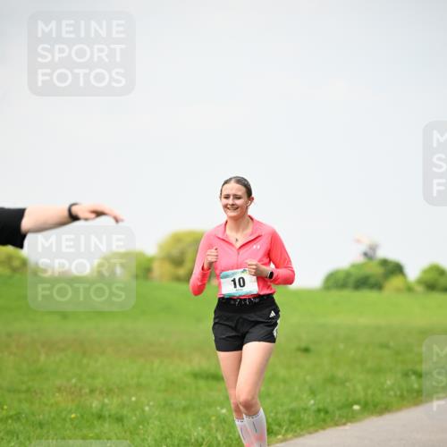 10.05.2026 - 8. Wedeler Halbmarathon Dr. Thomas Lammeyer http://msf.ph/oto/9713446 10.05.2026 12:14:09 Laufen  meine-sportfotos.de