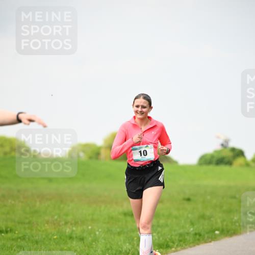 10.05.2026 - 8. Wedeler Halbmarathon Dr. Thomas Lammeyer http://msf.ph/oto/9713448 10.05.2026 12:14:09 Laufen  meine-sportfotos.de