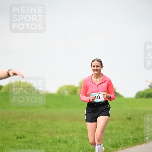 10.05.2026 - 8. Wedeler Halbmarathon Dr. Thomas Lammeyer http://msf.ph/oto/9713450 10.05.2026 12:14:09 Laufen  meine-sportfotos.de