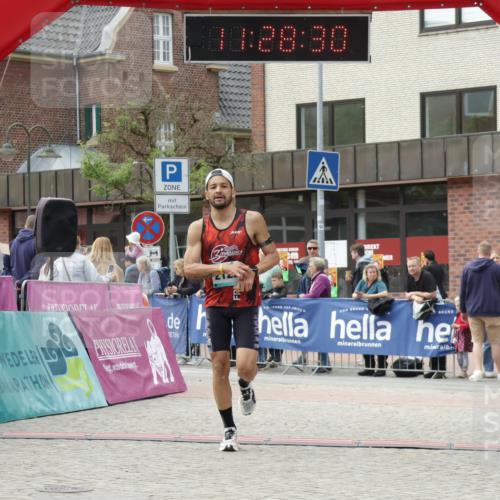 10.05.2026 - 8. Wedeler Halbmarathon Yannick Fuchs http://msf.ph/oto/9713451 10.05.2026 11:28:28 Ziel 2122 meine-sportfotos.de