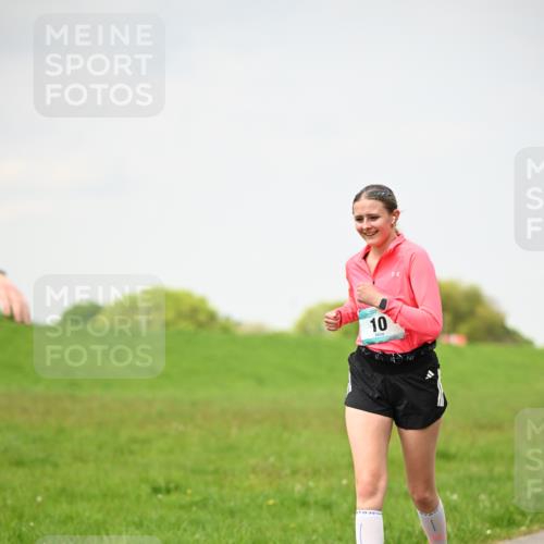 10.05.2026 - 8. Wedeler Halbmarathon Dr. Thomas Lammeyer http://msf.ph/oto/9713453 10.05.2026 12:14:09 Laufen  meine-sportfotos.de