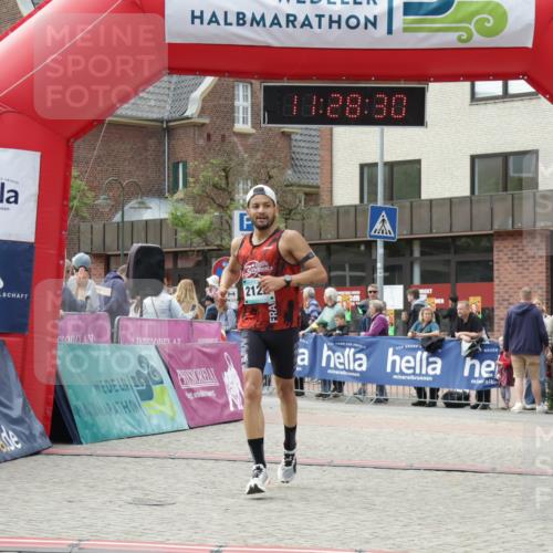 10.05.2026 - 8. Wedeler Halbmarathon Yannick Fuchs http://msf.ph/oto/9713460 10.05.2026 11:28:28 Ziel 2122 meine-sportfotos.de