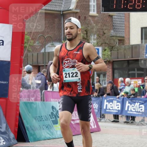 10.05.2026 - 8. Wedeler Halbmarathon Yannick Fuchs http://msf.ph/oto/9713463 10.05.2026 11:28:29 Ziel 2122 meine-sportfotos.de
