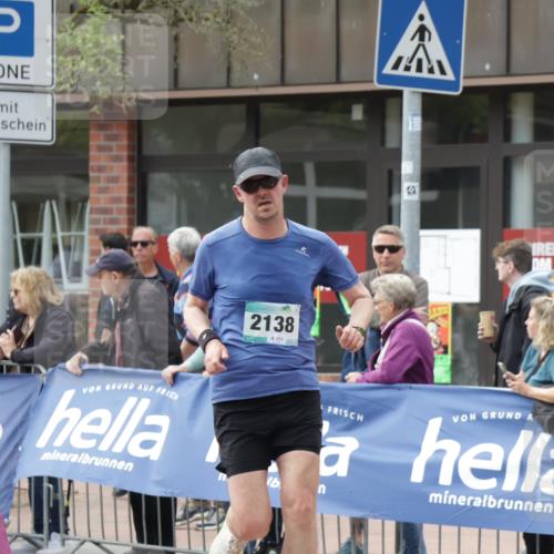 10.05.2026 - 8. Wedeler Halbmarathon Yannick Fuchs http://msf.ph/oto/9713479 10.05.2026 11:28:33 Ziel 2122, 2138 meine-sportfotos.de