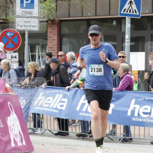 10.05.2026 - 8. Wedeler Halbmarathon Yannick Fuchs http://msf.ph/oto/9713481 10.05.2026 11:28:33 Ziel 2122, 2138 meine-sportfotos.de