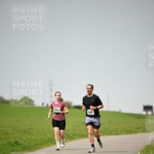 10.05.2026 - 8. Wedeler Halbmarathon Dr. Thomas Lammeyer http://msf.ph/oto/9713499 10.05.2026 12:14:32 Laufen 314, 449 meine-sportfotos.de