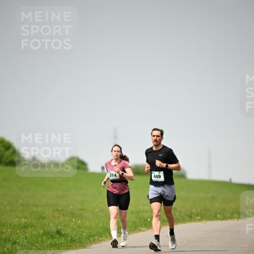 10.05.2026 - 8. Wedeler Halbmarathon Dr. Thomas Lammeyer http://msf.ph/oto/9713507 10.05.2026 12:14:32 Laufen 314, 449 meine-sportfotos.de