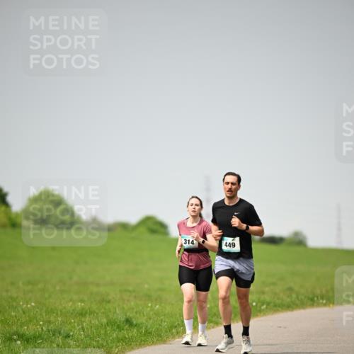 10.05.2026 - 8. Wedeler Halbmarathon Dr. Thomas Lammeyer http://msf.ph/oto/9713517 10.05.2026 12:14:33 Laufen 314, 449 meine-sportfotos.de