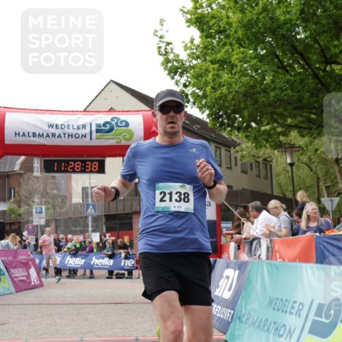 10.05.2026 - 8. Wedeler Halbmarathon Yannick Fuchs http://msf.ph/oto/9713519 10.05.2026 11:28:37 Ziel 857, 2115, 2138 meine-sportfotos.de
