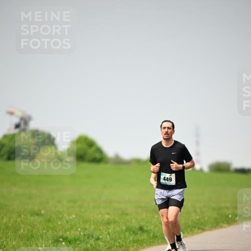 10.05.2026 - 8. Wedeler Halbmarathon Dr. Thomas Lammeyer http://msf.ph/oto/9713527 10.05.2026 12:14:34 Laufen 449 meine-sportfotos.de
