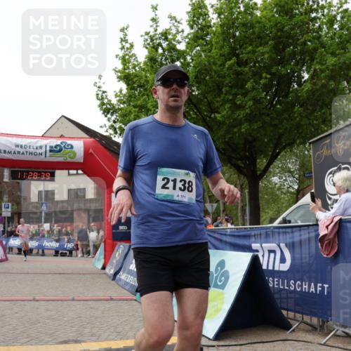 10.05.2026 - 8. Wedeler Halbmarathon Yannick Fuchs http://msf.ph/oto/9713528 10.05.2026 11:28:37 Ziel 857, 2115, 2138 meine-sportfotos.de