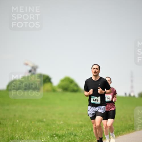 10.05.2026 - 8. Wedeler Halbmarathon Dr. Thomas Lammeyer http://msf.ph/oto/9713535 10.05.2026 12:14:35 Laufen 814, 449 meine-sportfotos.de