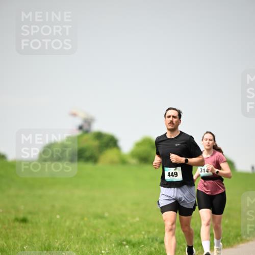 10.05.2026 - 8. Wedeler Halbmarathon Dr. Thomas Lammeyer http://msf.ph/oto/9713539 10.05.2026 12:14:35 Laufen 449, 314 meine-sportfotos.de
