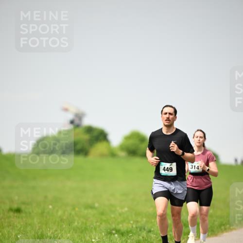 10.05.2026 - 8. Wedeler Halbmarathon Dr. Thomas Lammeyer http://msf.ph/oto/9713541 10.05.2026 12:14:35 Laufen 314, 449 meine-sportfotos.de