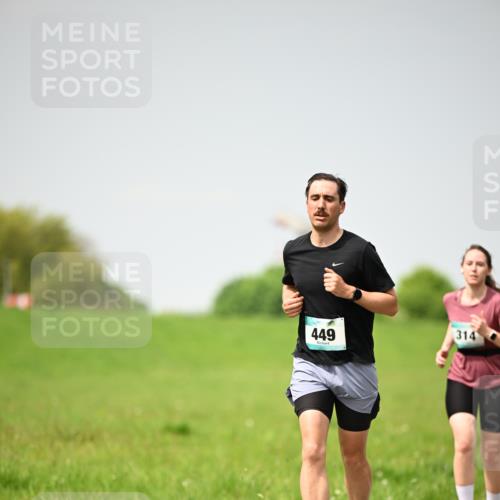 10.05.2026 - 8. Wedeler Halbmarathon Dr. Thomas Lammeyer http://msf.ph/oto/9713558 10.05.2026 12:14:37 Laufen 314, 449 meine-sportfotos.de