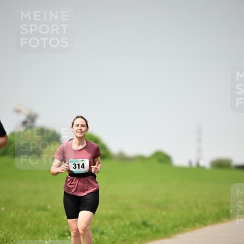 10.05.2026 - 8. Wedeler Halbmarathon Dr. Thomas Lammeyer http://msf.ph/oto/9713561 10.05.2026 12:14:38 Laufen 314 meine-sportfotos.de