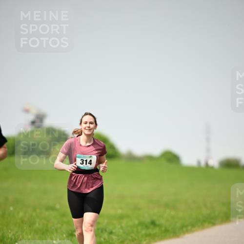 10.05.2026 - 8. Wedeler Halbmarathon Dr. Thomas Lammeyer http://msf.ph/oto/9713562 10.05.2026 12:14:38 Laufen 314 meine-sportfotos.de