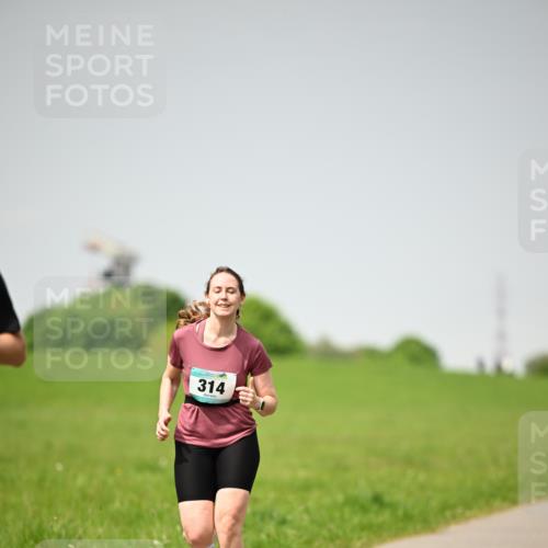 10.05.2026 - 8. Wedeler Halbmarathon Dr. Thomas Lammeyer http://msf.ph/oto/9713564 10.05.2026 12:14:38 Laufen 314 meine-sportfotos.de
