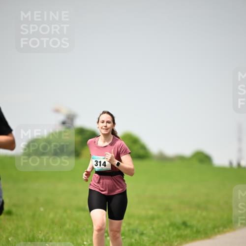 10.05.2026 - 8. Wedeler Halbmarathon Dr. Thomas Lammeyer http://msf.ph/oto/9713565 10.05.2026 12:14:38 Laufen 314 meine-sportfotos.de