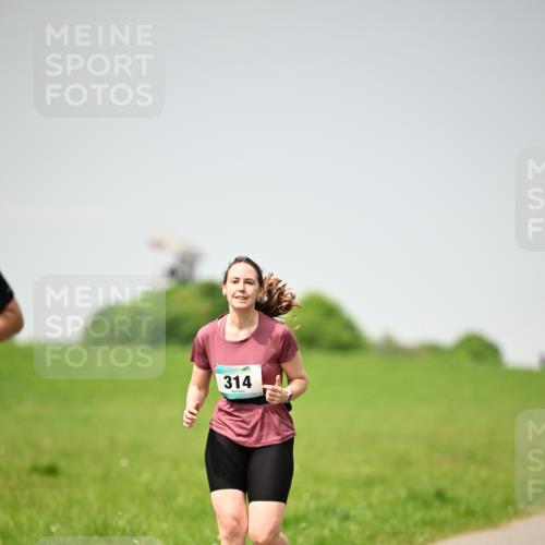 10.05.2026 - 8. Wedeler Halbmarathon Dr. Thomas Lammeyer http://msf.ph/oto/9713567 10.05.2026 12:14:39 Laufen 314 meine-sportfotos.de