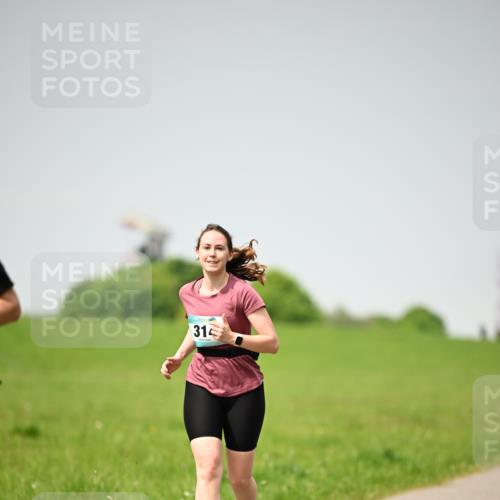 10.05.2026 - 8. Wedeler Halbmarathon Dr. Thomas Lammeyer http://msf.ph/oto/9713568 10.05.2026 12:14:38 Laufen 314 meine-sportfotos.de