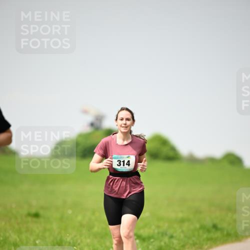 10.05.2026 - 8. Wedeler Halbmarathon Dr. Thomas Lammeyer http://msf.ph/oto/9713570 10.05.2026 12:14:39 Laufen 314 meine-sportfotos.de
