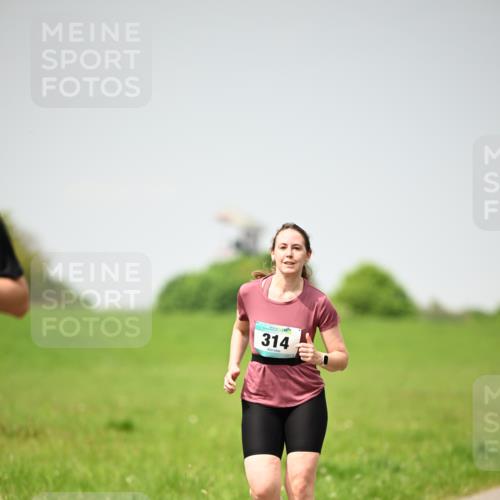 10.05.2026 - 8. Wedeler Halbmarathon Dr. Thomas Lammeyer http://msf.ph/oto/9713573 10.05.2026 12:14:39 Laufen 314 meine-sportfotos.de