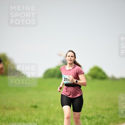 10.05.2026 - 8. Wedeler Halbmarathon Dr. Thomas Lammeyer http://msf.ph/oto/9713575 10.05.2026 12:14:39 Laufen  meine-sportfotos.de
