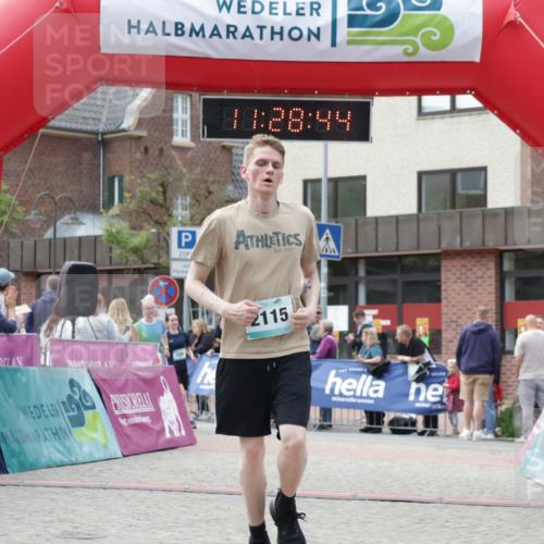 10.05.2026 - 8. Wedeler Halbmarathon Yannick Fuchs http://msf.ph/oto/9713582 10.05.2026 11:28:42 Ziel 169, 530, 857, 926, 2115 meine-sportfotos.de