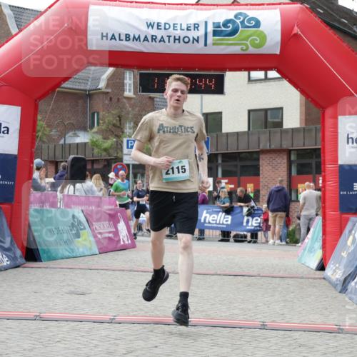 10.05.2026 - 8. Wedeler Halbmarathon Yannick Fuchs http://msf.ph/oto/9713586 10.05.2026 11:28:43 Ziel 169, 530, 635, 857, 926, 2115 meine-sportfotos.de