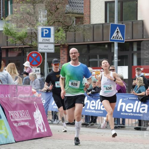 10.05.2026 - 8. Wedeler Halbmarathon Yannick Fuchs http://msf.ph/oto/9713589 10.05.2026 11:28:44 Ziel 169, 530, 635, 857, 926, 2115 meine-sportfotos.de
