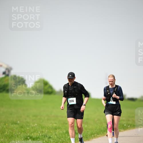 10.05.2026 - 8. Wedeler Halbmarathon Dr. Thomas Lammeyer http://msf.ph/oto/9713603 10.05.2026 12:15:33 Laufen 206 meine-sportfotos.de