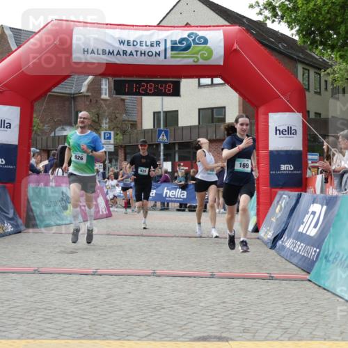10.05.2026 - 8. Wedeler Halbmarathon Yannick Fuchs http://msf.ph/oto/9713615 10.05.2026 11:28:46 Ziel 169, 530, 635, 926, 2115, 2183, 2229, 2232 meine-sportfotos.de