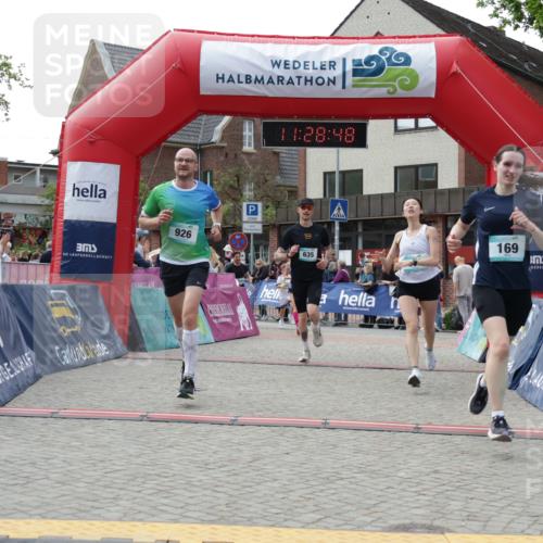 10.05.2026 - 8. Wedeler Halbmarathon Yannick Fuchs http://msf.ph/oto/9713618 10.05.2026 11:28:46 Ziel 169, 530, 635, 926, 2115, 2183, 2229, 2232 meine-sportfotos.de