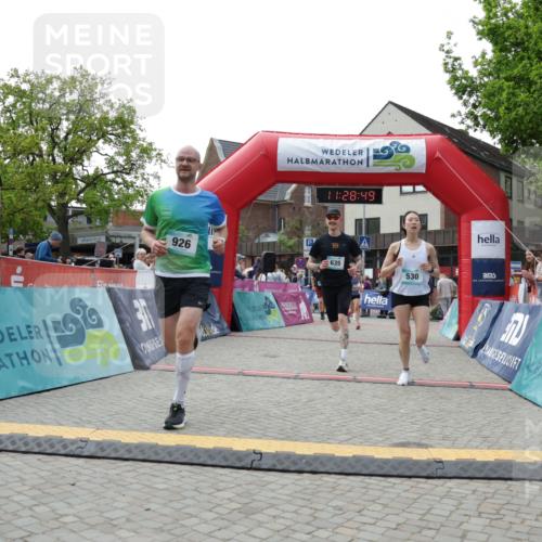 10.05.2026 - 8. Wedeler Halbmarathon Yannick Fuchs http://msf.ph/oto/9713634 10.05.2026 11:28:47 Ziel 28, 169, 530, 635, 926, 2115, 2183, 2229, 2232 meine-sportfotos.de