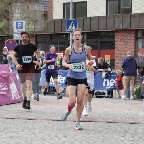10.05.2026 - 8. Wedeler Halbmarathon Yannick Fuchs http://msf.ph/oto/9713659 10.05.2026 11:28:49 Ziel 28, 169, 530, 635, 926, 2183, 2209, 2229, 2232 meine-sportfotos.de