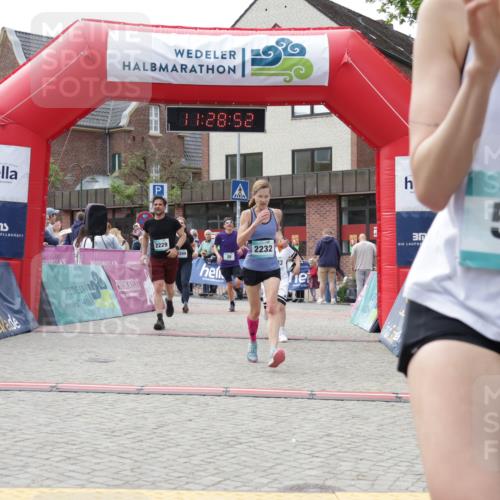 10.05.2026 - 8. Wedeler Halbmarathon Yannick Fuchs http://msf.ph/oto/9713668 10.05.2026 11:28:50 Ziel 28, 169, 530, 635, 926, 2183, 2209, 2229, 2232 meine-sportfotos.de
