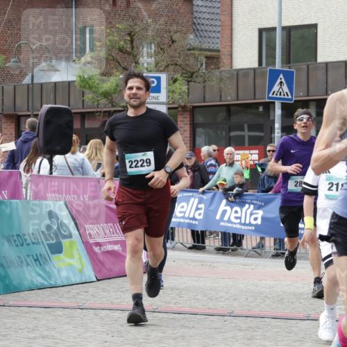 10.05.2026 - 8. Wedeler Halbmarathon Yannick Fuchs http://msf.ph/oto/9713675 10.05.2026 11:28:51 Ziel 28, 169, 530, 635, 926, 2183, 2209, 2229, 2232 meine-sportfotos.de