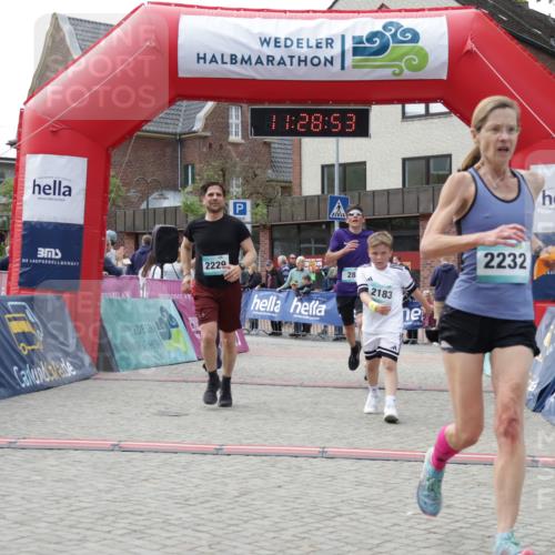 10.05.2026 - 8. Wedeler Halbmarathon Yannick Fuchs http://msf.ph/oto/9713688 10.05.2026 11:28:51 Ziel 28, 169, 530, 635, 926, 2183, 2209, 2229, 2232 meine-sportfotos.de