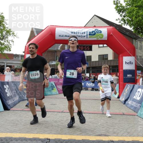 10.05.2026 - 8. Wedeler Halbmarathon Yannick Fuchs http://msf.ph/oto/9713705 10.05.2026 11:28:53 Ziel 28, 635, 963, 2183, 2209, 2229, 2232 meine-sportfotos.de