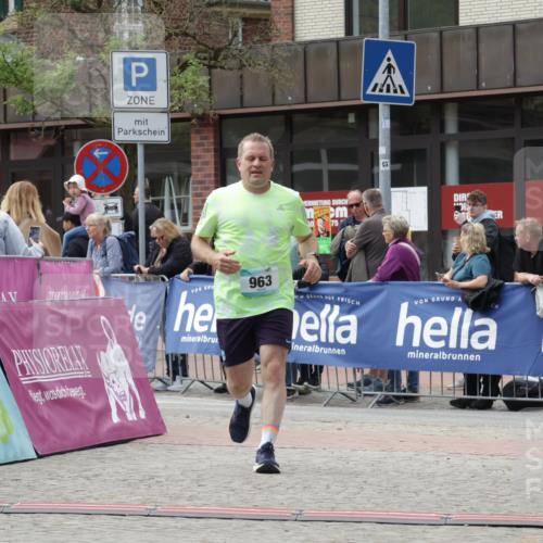 10.05.2026 - 8. Wedeler Halbmarathon Yannick Fuchs http://msf.ph/oto/9713723 10.05.2026 11:28:56 Ziel 28, 963, 2183, 2209, 2229 meine-sportfotos.de
