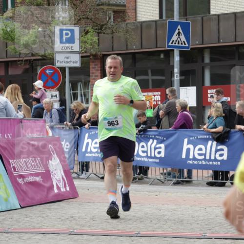 10.05.2026 - 8. Wedeler Halbmarathon Yannick Fuchs http://msf.ph/oto/9713729 10.05.2026 11:28:56 Ziel 28, 963, 2183, 2209, 2229 meine-sportfotos.de