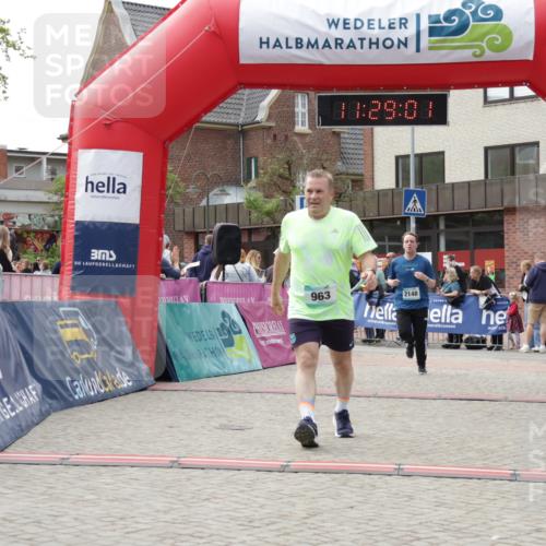 10.05.2026 - 8. Wedeler Halbmarathon Yannick Fuchs http://msf.ph/oto/9713750 10.05.2026 11:29:00 Ziel 963, 2148 meine-sportfotos.de