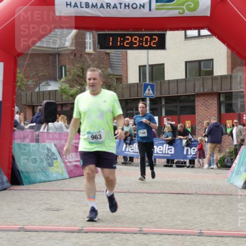 10.05.2026 - 8. Wedeler Halbmarathon Yannick Fuchs http://msf.ph/oto/9713753 10.05.2026 11:29:00 Ziel 963, 2148 meine-sportfotos.de