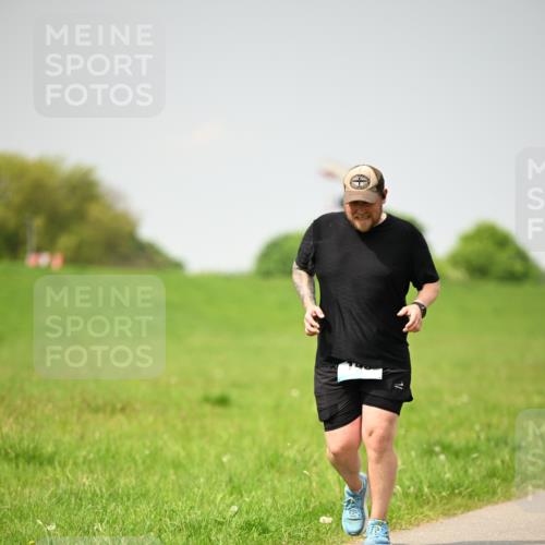 10.05.2026 - 8. Wedeler Halbmarathon Dr. Thomas Lammeyer http://msf.ph/oto/9713776 10.05.2026 12:16:05 Laufen  meine-sportfotos.de
