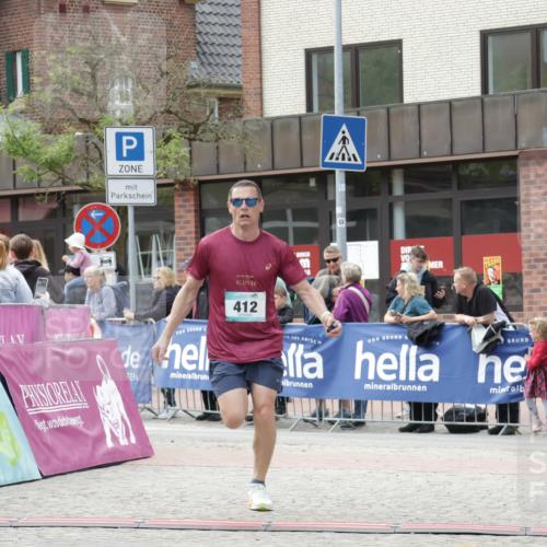10.05.2026 - 8. Wedeler Halbmarathon Yannick Fuchs http://msf.ph/oto/9713779 10.05.2026 11:29:08 Ziel 412, 677 meine-sportfotos.de