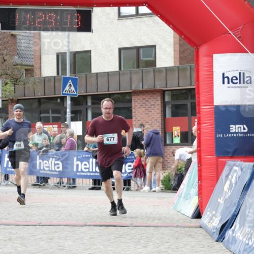 10.05.2026 - 8. Wedeler Halbmarathon Yannick Fuchs http://msf.ph/oto/9713820 10.05.2026 11:29:11 Ziel 412, 677 meine-sportfotos.de