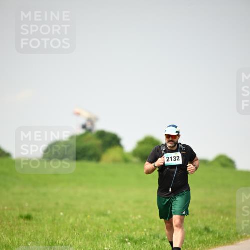 10.05.2026 - 8. Wedeler Halbmarathon Dr. Thomas Lammeyer http://msf.ph/oto/9713822 10.05.2026 12:16:22 Laufen 2132 meine-sportfotos.de