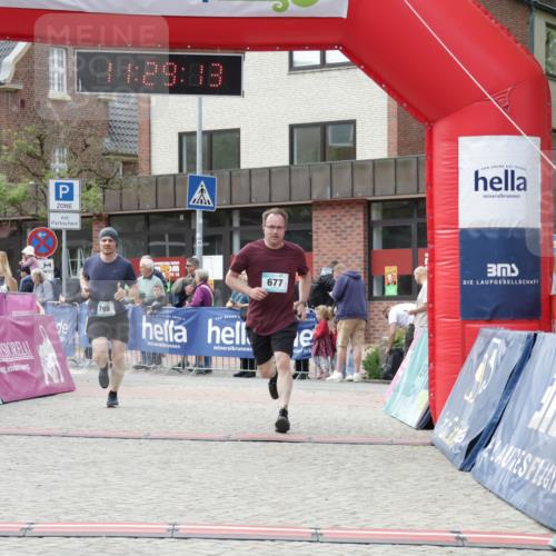 10.05.2026 - 8. Wedeler Halbmarathon Yannick Fuchs http://msf.ph/oto/9713823 10.05.2026 11:29:12 Ziel 412, 677 meine-sportfotos.de